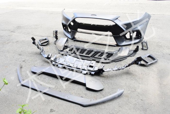 oo本國之光oo 全新 福特 2016 17 18 FOCUS MK3.5 RS款 空力套件 前下巴 後下巴 素材