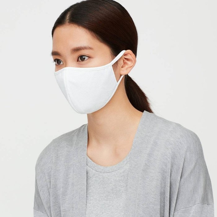 uniqlo AIRism口罩 一組=3入  ( 一組=3入 )  灰色款 M尺寸  產品如圖中所示    可水洗 重複使用至20次  非醫療用   外出配戴
