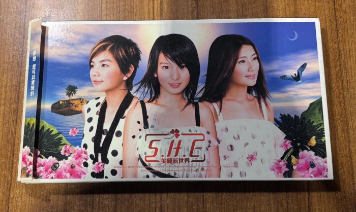 S.H.E SHE 美麗新世界 台湾盤CD+VCD 新品未開封 楽天市場】S.H.E/ 美麗新世界 (CD+VCD) 台湾盤 エス・エイチ・イー