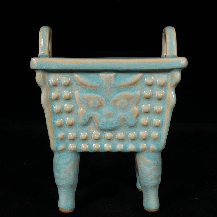 宋汝窯獸面四方鼎式爐，高16直徑12.5cm，200662 瓷器官窯汝窯【古雲