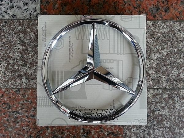M.BENZ~C系列-W204-07 Avantgarde 水箱罩 大星標誌...全新原廠件