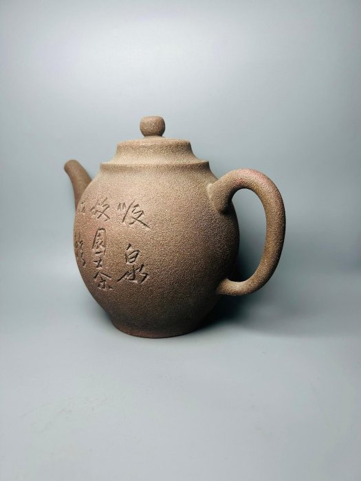 宜興紫砂 宜興紫砂原礦鐵砂作者王東石品名刻字壺130962 容量450cc 宜興紫砂原礦