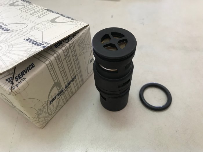 節溫器[副水箱下] BMW E46 E53/X5/3.0i E83/X3