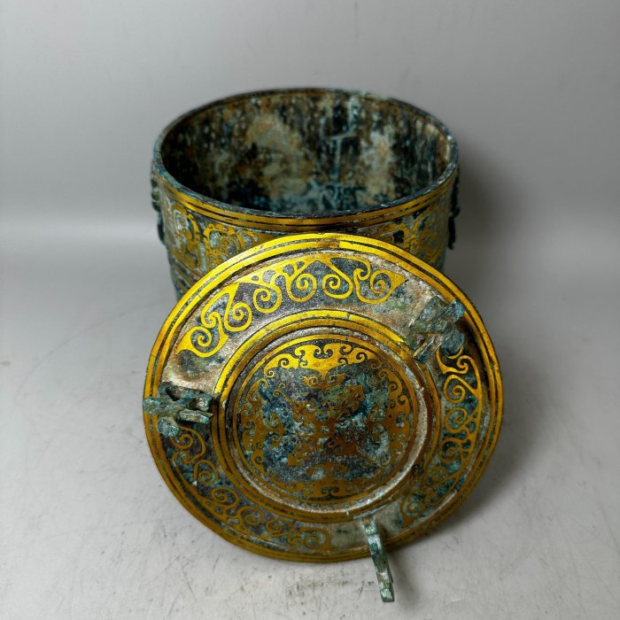 時代金工　古銅鎚出　蓮葉　持手菓子器　F　R5996B 日本明治期手工鎚打老銅壺明治期釜師款手工鎚打壺身滿滿鎚打斬花