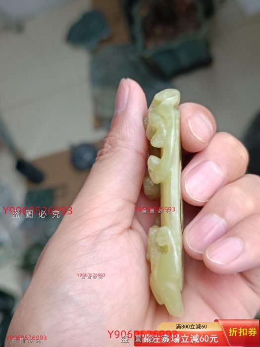 和田玉雙螭龍玉佩，黃口料，帶點白點，手工雕刻手工打磨拋光蘇工和田玉