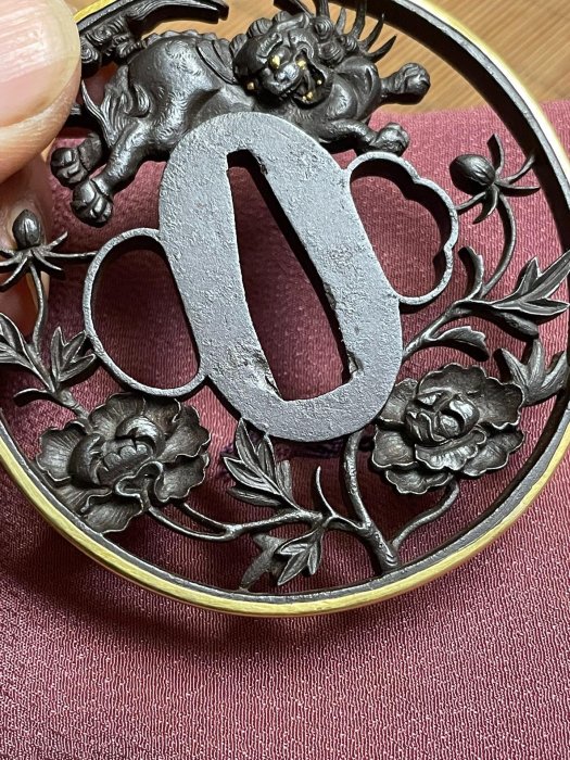 日本刀鐔刀鍔武士金工裝具鐔鍔裝具目貫緣頭根付小柄日本金工嵌獅子牡丹