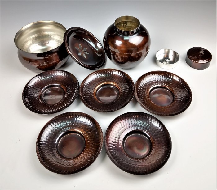 日本老茶具/英純堂桃山古色銅打出茶心壺建水茶托五客，共箱/茶葉