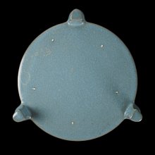 官窯 【哥釉 青瓷尊】　青磁器 博古珍藏》宋．汝窯天青釉弦紋三足尊式爐．早期收藏．老件瓷器