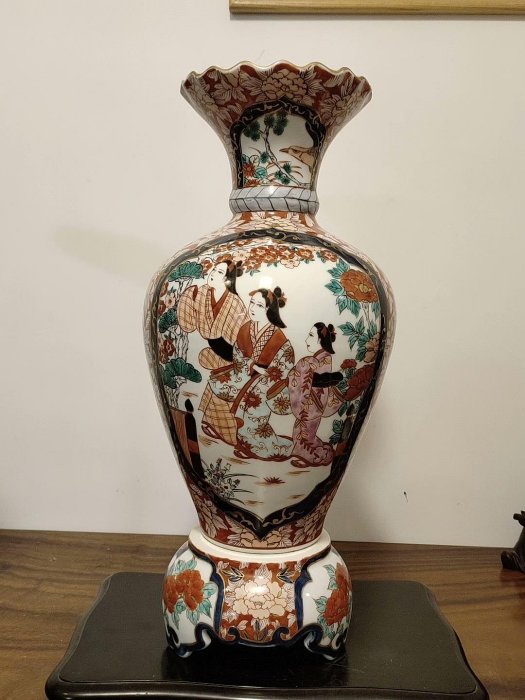 962 伊万里　花瓶 嚴選日本古伊萬里大花瓶，高度57㎝超大尺規，腹徑28㎝畫工精湛，實物