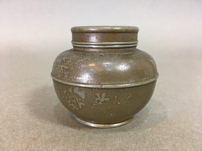 華寶軒』日本茶道具昭和初期錫製勝章造梅蘭竹紋飾小形茶入/茶葉罐/錫罐