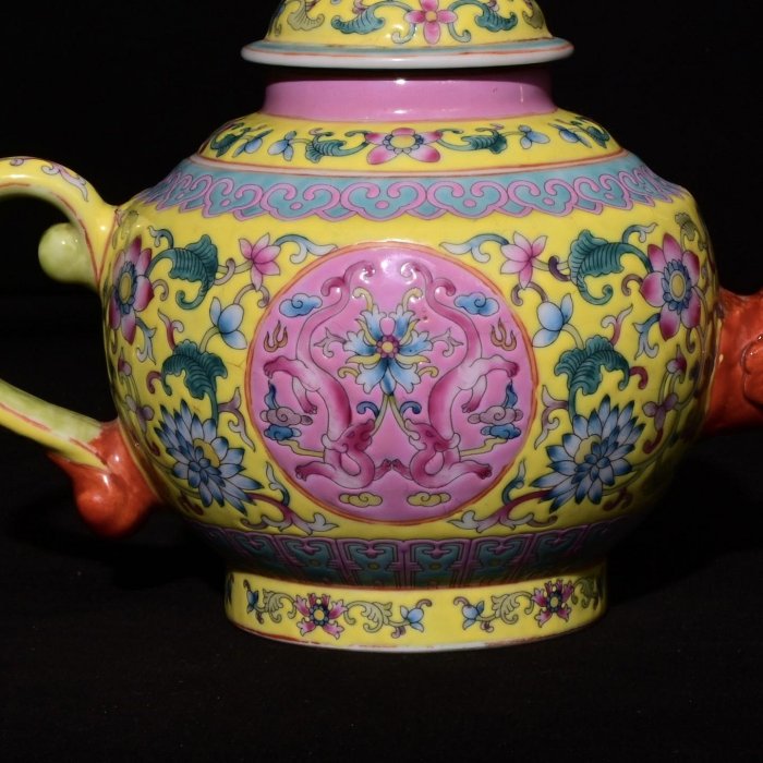 清乾隆琺瑯彩描金龍紋壺，高15.5×20厘米??70064969青瓷、白瓷、青白瓷