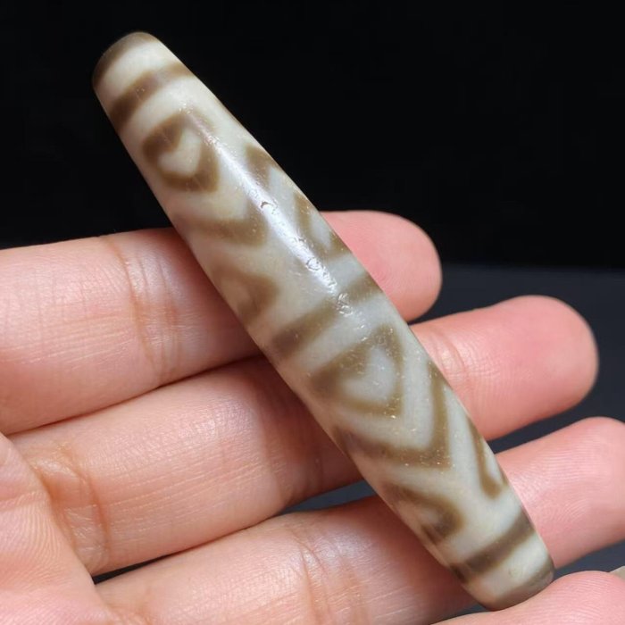 西藏至純老天珠稀有灰皮老料瑪瑙特殊圖騰金剛虎牙十二眼天珠吊墜【尺寸