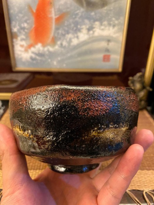嚴選日本宗家十職樂吉左衛門十二代弘入作黑樂茶碗，雙紅釉色稀有侘寂風