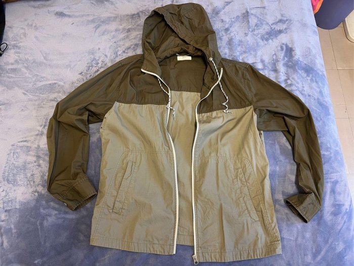 Uniqlo 輕薄連帽外套 net gu lativ