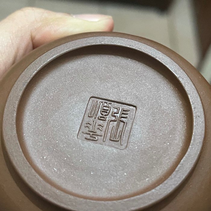 中国骨董【 紫砂陶硯筆置き兼用】中国宜興紫砂名品超人気作家吳建華02年精製　在銘 古玩藝品骨董收藏/紫砂壺中國宜興養壺/早期紫砂壺/出水流暢
