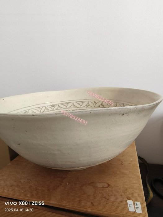 瓷器金代磁州窯白釉剔刻花大碗，直徑38厘米，是我見多磁州窯最大剔刻花