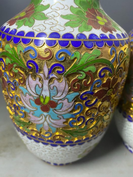 景泰藍花瓶一對高約20厘米銅胎掐絲琺瑯彩色彩鮮艷工藝精細口創匯時期的