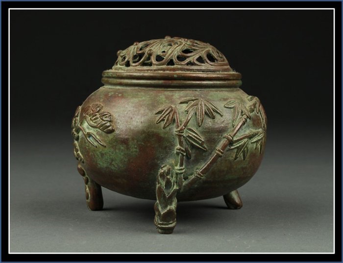 高岡銅器 香炉 須賀月芳 造 蝋型鋳銅 三友文香炉 松竹梅紋様 共箱 勇福堂》】日本香道具－須賀月芳造【高岡銅器玉型松竹梅紋（三友文