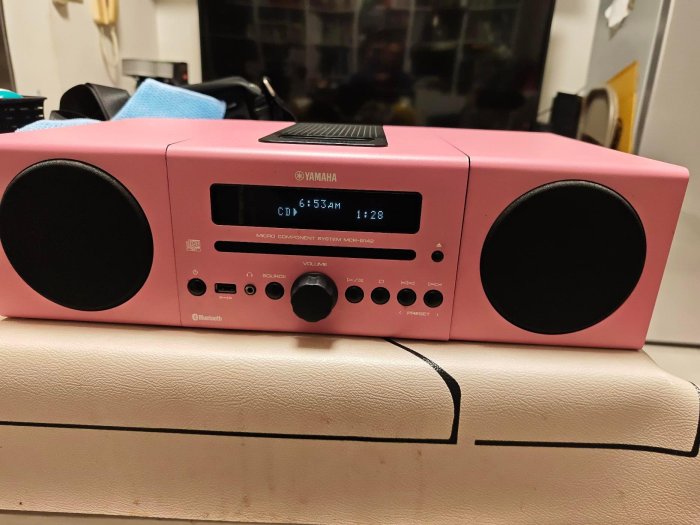 二手粉紅色的Yamaha MCR-B142 微型音響系統便宜賣使用正常cd,藍牙