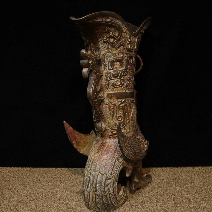 漢代銅鳳爵杯青銅器擺件龍鳳呈祥造型整體造型精美，鳳鳥姿態生動，紋飾