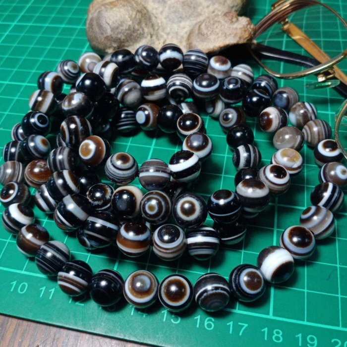 【貴重】特殊至純風化108眼天珠 西藏回流高油润扁型凤九眼天珠，尺寸58*13*11mm