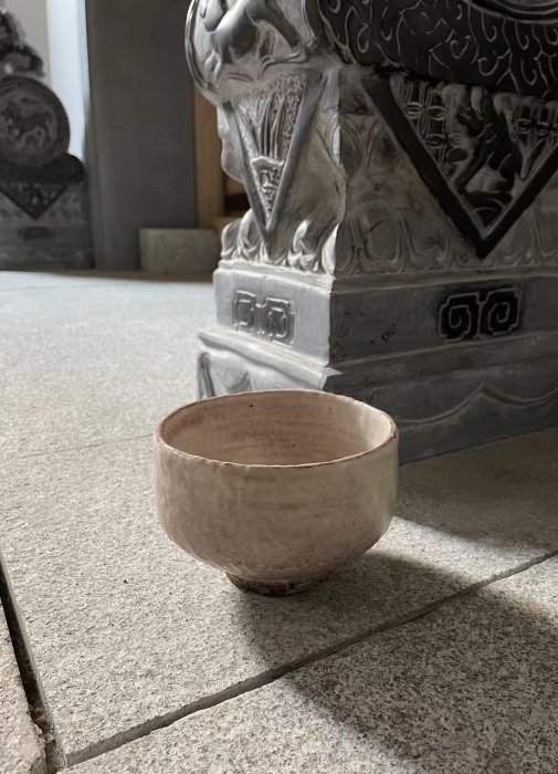 昭和年間森島一伸創作萩燒抹茶碗，附原木盒裝，高8釐米、口徑12.5釐米