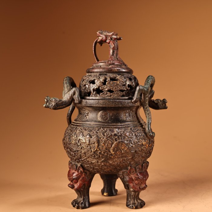 中国古美術・旧蔵品・純銅製・高浮彫・錾刻・鎏銀・八宝紋 盤龍 首飾箱・置物・茶道 珍品舊藏收純銅銅高浮雕彩繪盤龍蓋熏香爐工藝精湛器形款式精美重950克