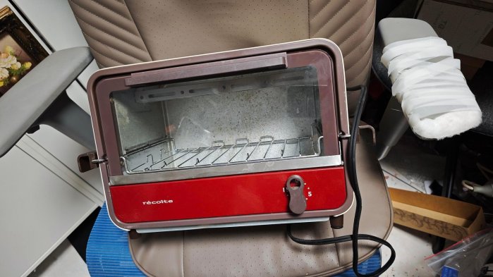 二手RECOLTE 經典小烤箱RCO-1功率：800W*  50/60Hz* 容量：(安裝層架時)約370闊 * 225深 * 230高mm