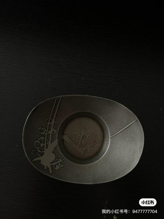 嚴選老錫茶托乾茂號款，尺寸小巧珍藏級品相，梅蘭竹菊圖案精美，老物件