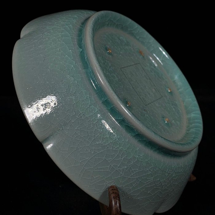 宋汝窯冰裂紋刻大鵬葵口洗，高4.5直徑18.5cm，200828 瓷器官窯汝窯【古