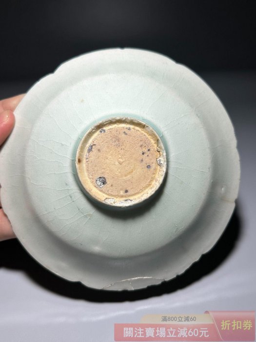 宋代湖田窯葵口折腰六筋刻劃牡丹花淺盤口徑15.2cm左右高度4cm左右品相