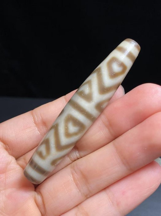西藏至純老天珠稀有灰皮老料瑪瑙特殊圖騰金剛虎牙十二眼天珠吊墜【尺寸