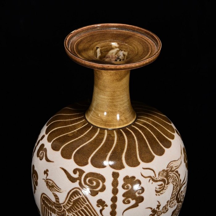 宋定窯刻龍鳳紋盤口瓶，高6釐米，直徑22釐米，6002868 建窯瓷器官窯
