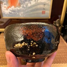 嚴選日本宗家十職樂吉左衛門十二代弘入作黑樂茶碗，雙紅釉色稀有侘寂風