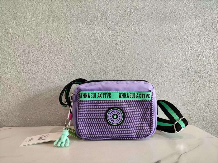 鑫森凱莉代購 Kipling Anna Sui Active 聯名系列 KI7775 活力網眼紫拼接 斜背包 預購