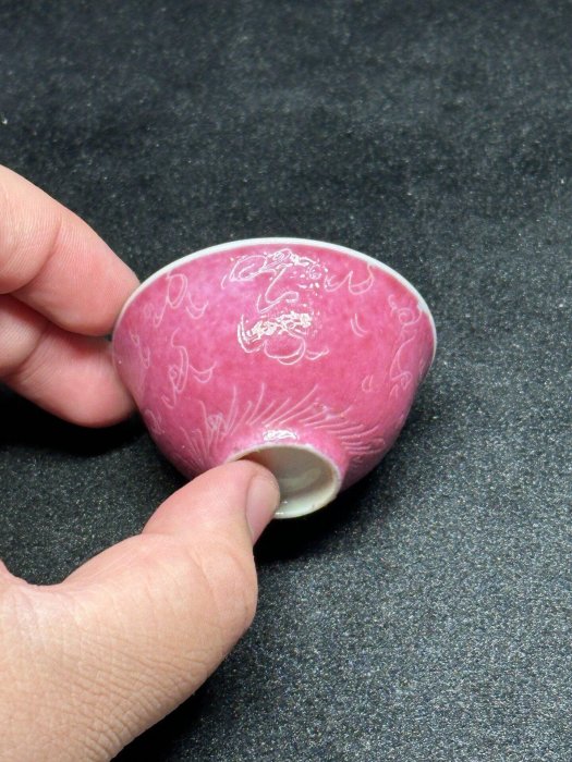 嚴選民國時期粉彩茶杯，火焰雲紋設計，口徑5.8cm，高3.3cm，珍藏級品相