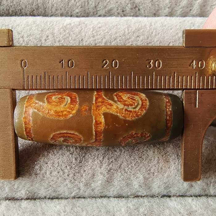 嚴選藏傳瑪瑙青稞供法螺天珠，風化自然美韋，尺寸40x15mm，實拍呈現