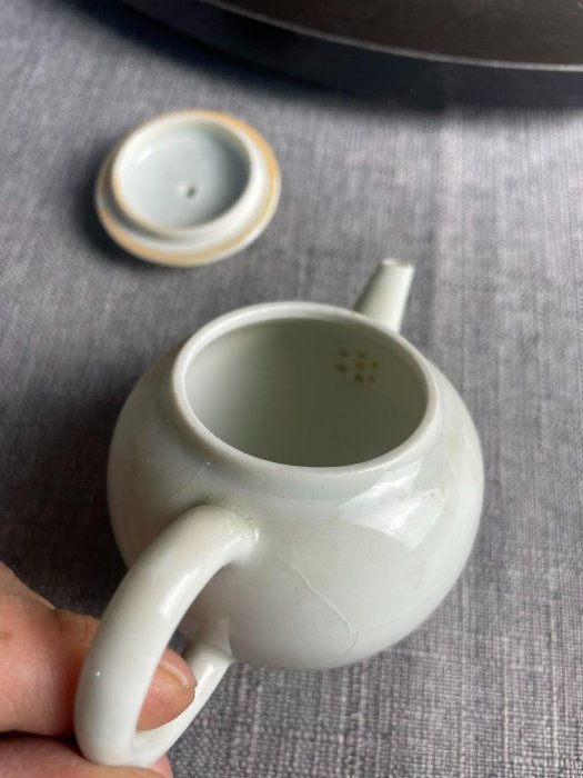 日本X19374平安白鳳款白瓷開片茶壺，溫潤釉面搭配自然開片，古樸雅致