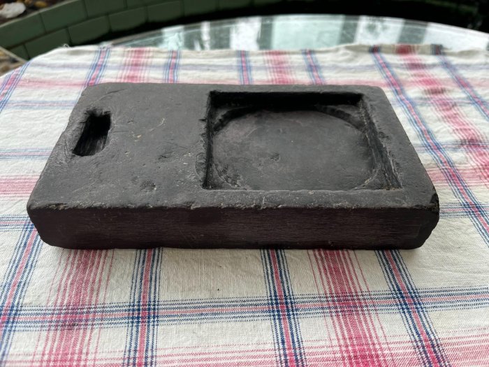嚴選宋代古硯，尺寸18.3x10.5x3.2cm，重1.5公斤，大開門包老到古硯