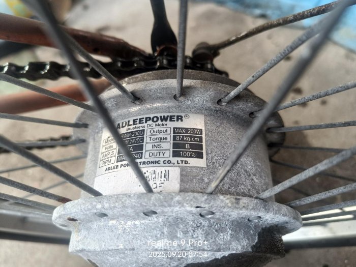 24V20吋折疊電動腳踏車。腳踏車功能煞車折疊都正常可直接上路。需要自行整理電動部分無控制器無電池