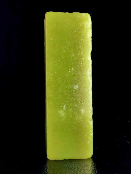 嚴選明代謝在杭手作老包漿壽山石艾葉綠古玩雕件尺寸：102.32x32mm 材質