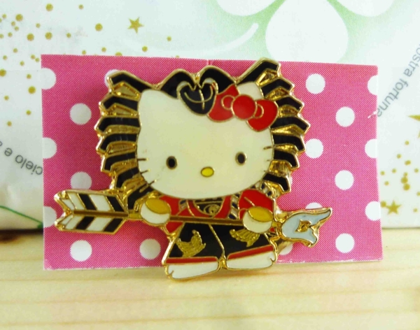【震撼精品百貨】Hello Kitty 凱蒂貓~KITTY造型徽章-矢的根箭