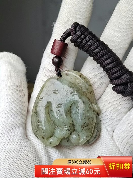 新疆和田玉，且末黃水草沁雕刻吊墜大件厚裝，上手油潤細膩40*44.5*13mm