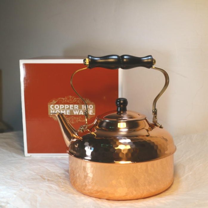 飾り壺　銅製 A Yixing 'squirrel' teapot and cover, 20th century 二十世紀