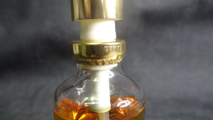 稀有少見古董香水1990 Nina (1987) Nina Ricci EDT 50ml | Yahoo拍賣