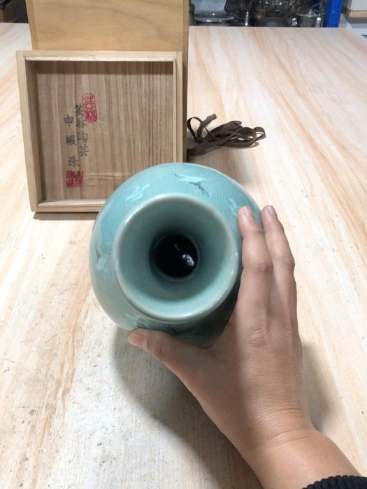 嚴選日本回流高麗青瓷趙京作仙鶴花瓶，附原木盒，實拍保證，一SOLD