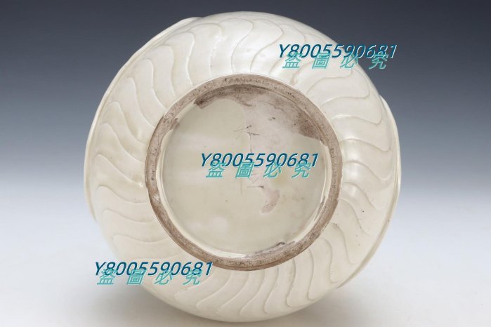 宋代　定窯 D842---舊藏宋定窯包金鏨刻羅漢紋皮囊壺尺寸高：32.5厘米。 腹