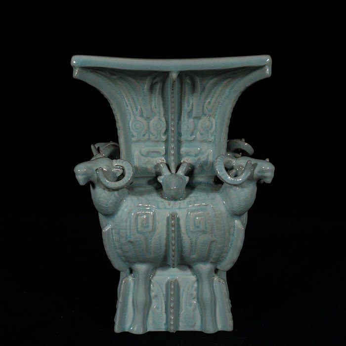 宋汝窯青龍寺御製款四羊方尊，高24.5直徑16.5cm，4002055 瓷器官窯汝窯