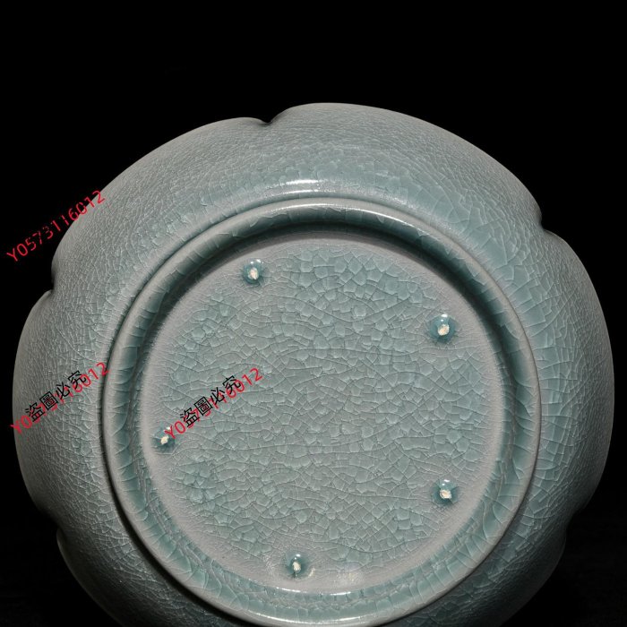 宋汝窯冰裂紋刻花卉紋葵口洗，高4.7cm直徑18.8cm，編號377407古玩收藏
