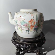 同治粉彩麒麟送子壺【年代】同治【尺寸】口直徑7.2CM，底直徑11CM，高